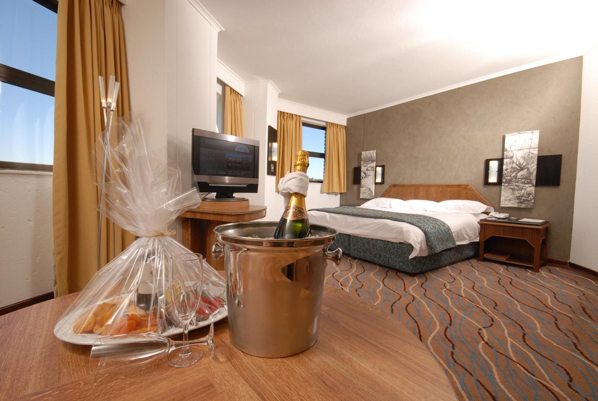 The Centurion Hotel Kültér fotó